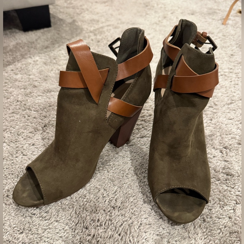 Green suede peep toe booty size 11